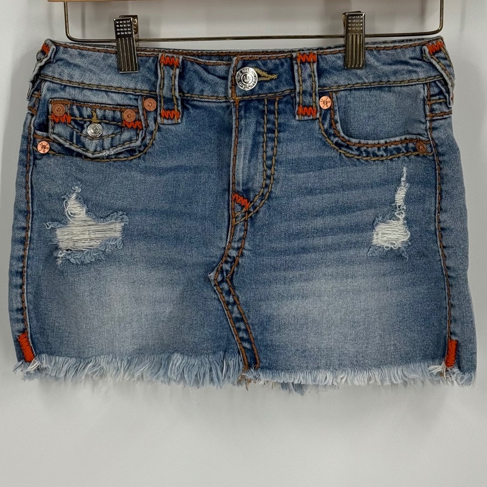 True Religion Sadie Mini Skirt Distressed Frayed Denim Medium Wash Size 25‎